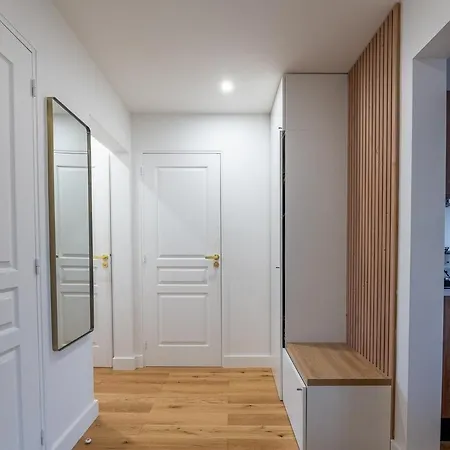 Spacious With Balcon 11th Arr